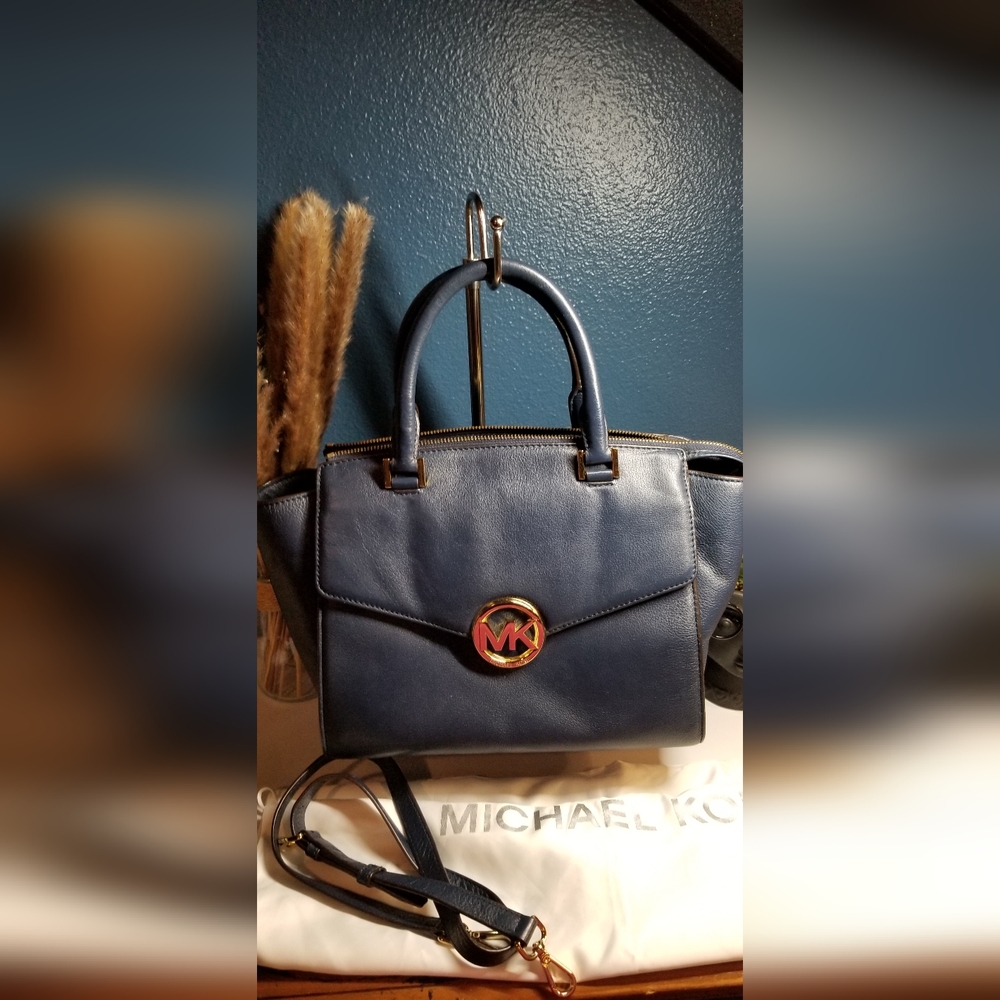Michael Kors 2 way bag.